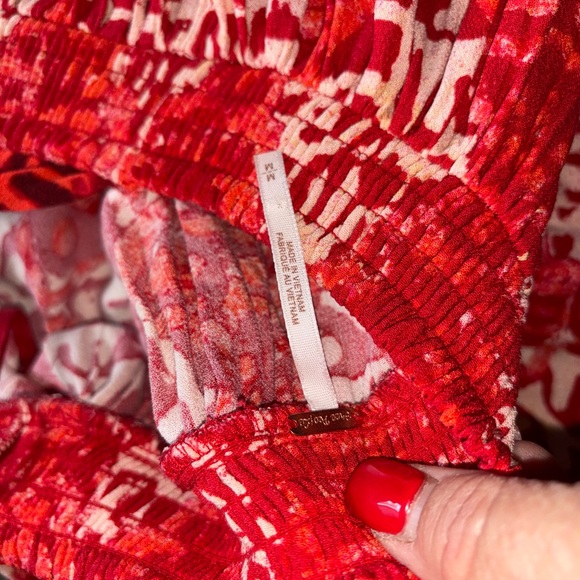 Free People medium Beach Day Mini Dress Keyhole Front Bare Back
Red Geo Print - Picture 3 of 8